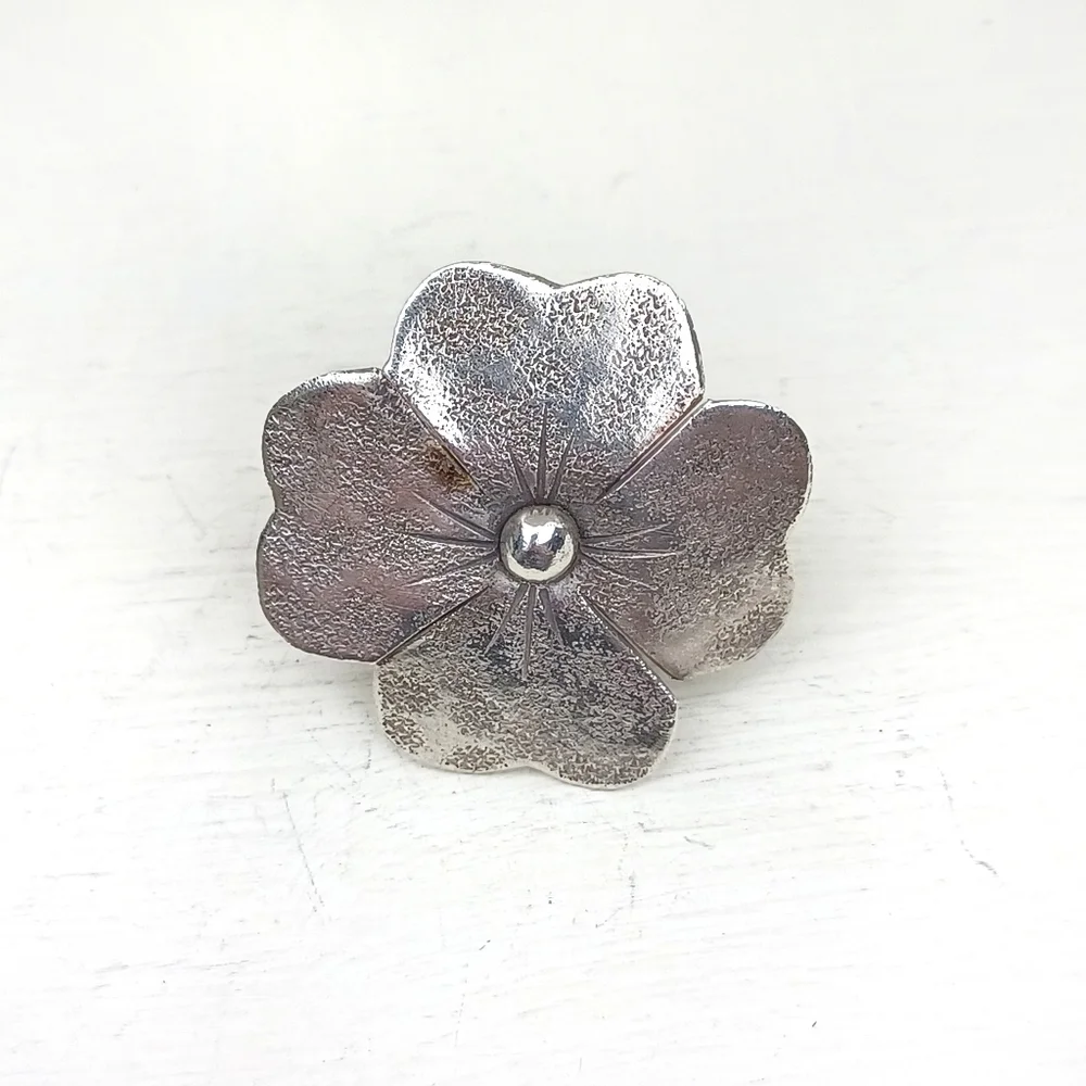 Large Flower Silver Ring - Picture 8 of 12
